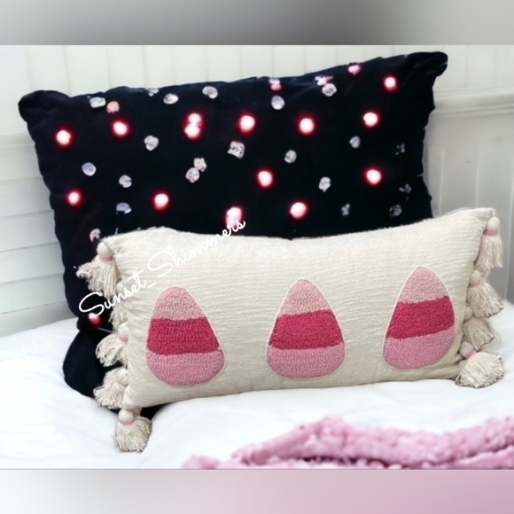 26" Sweet Street Pink Halloween Candy Corn Trio Throw pillow Decor Tassels NEW - Picture 5 of 5